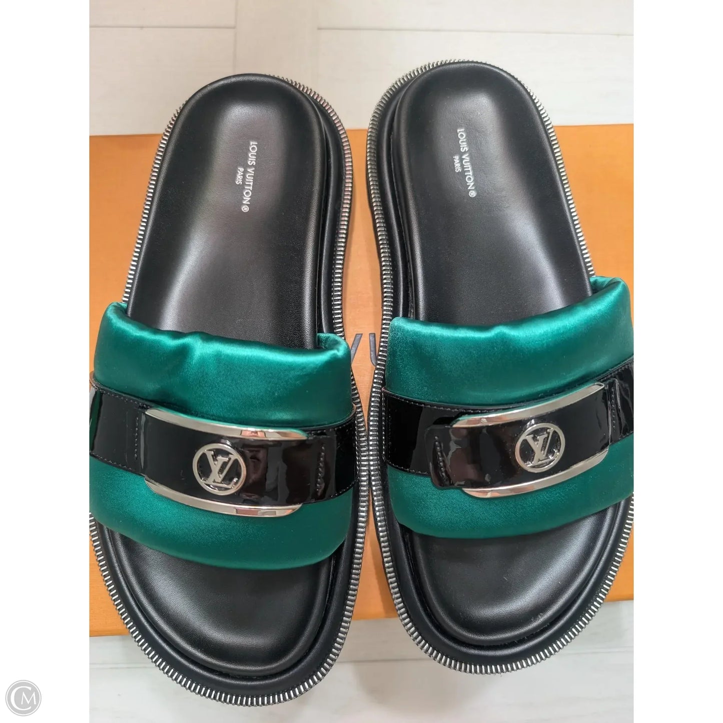 Sandals Luxury Designer By Louis Vuitton In Green, Size: 11