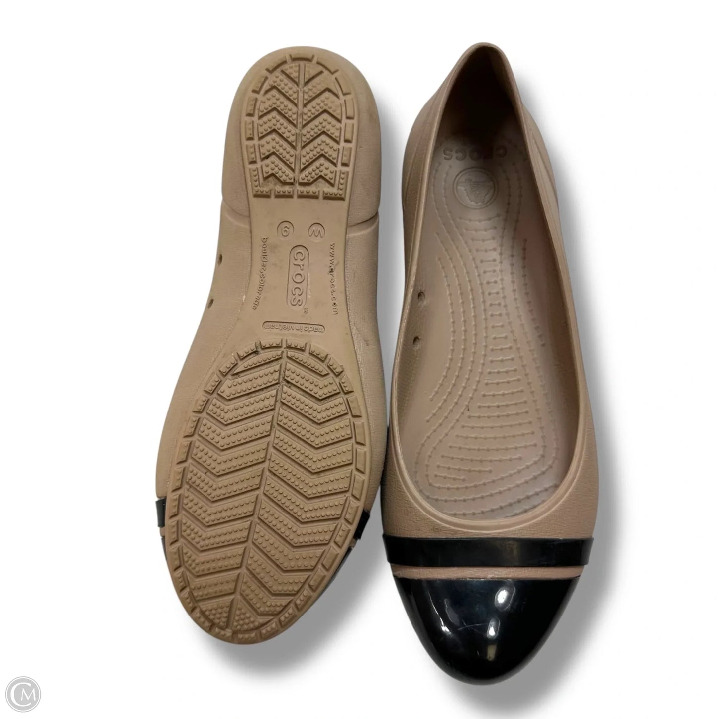 Shoes Flats By Crocs In Brown, Size: 9