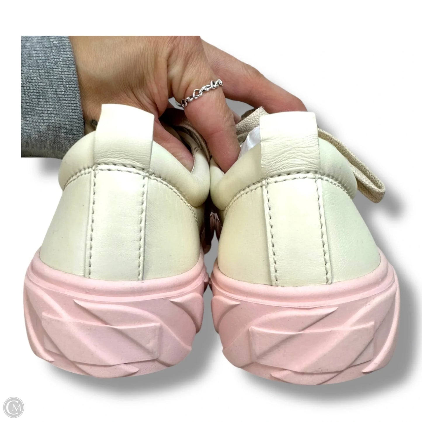 Shoes Sneakers By Clothes Mentor In Cream & Pink, Size: 6