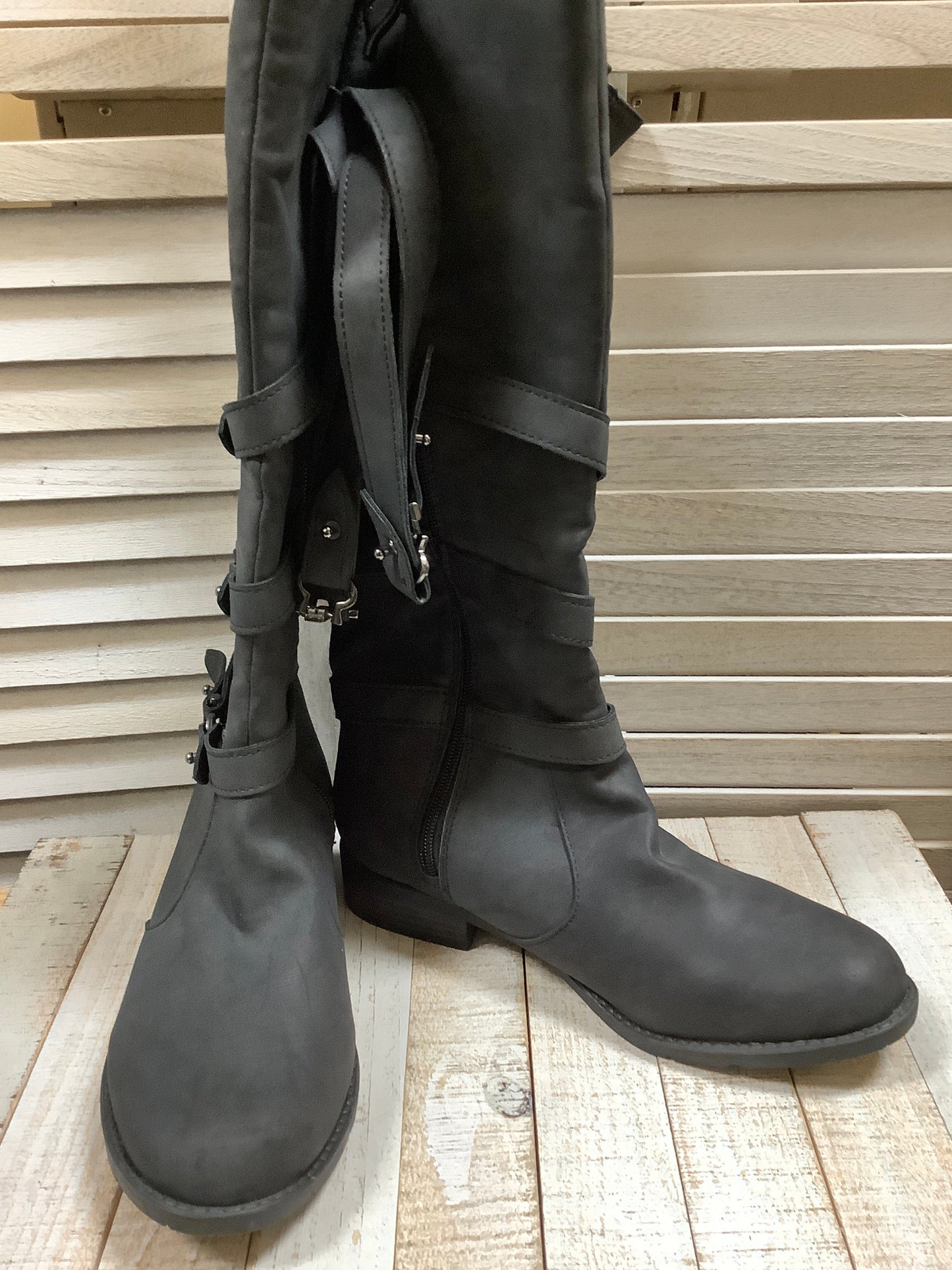 Boots Knee Heels By Clothes Mentor Size: 9