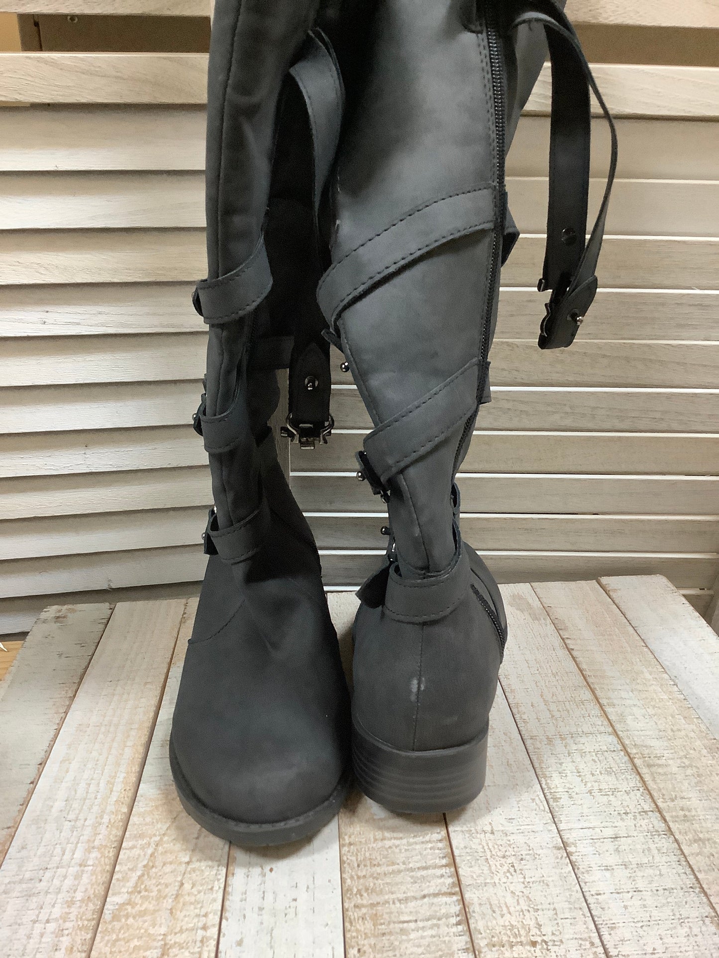 Boots Knee Heels By Clothes Mentor Size: 9