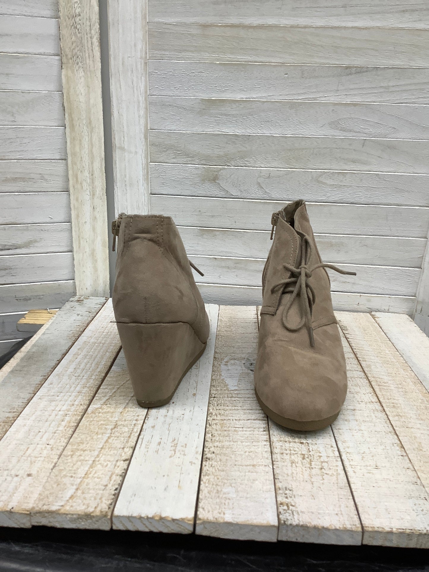 Shoes Heels Wedge By Universal Thread Size: 7