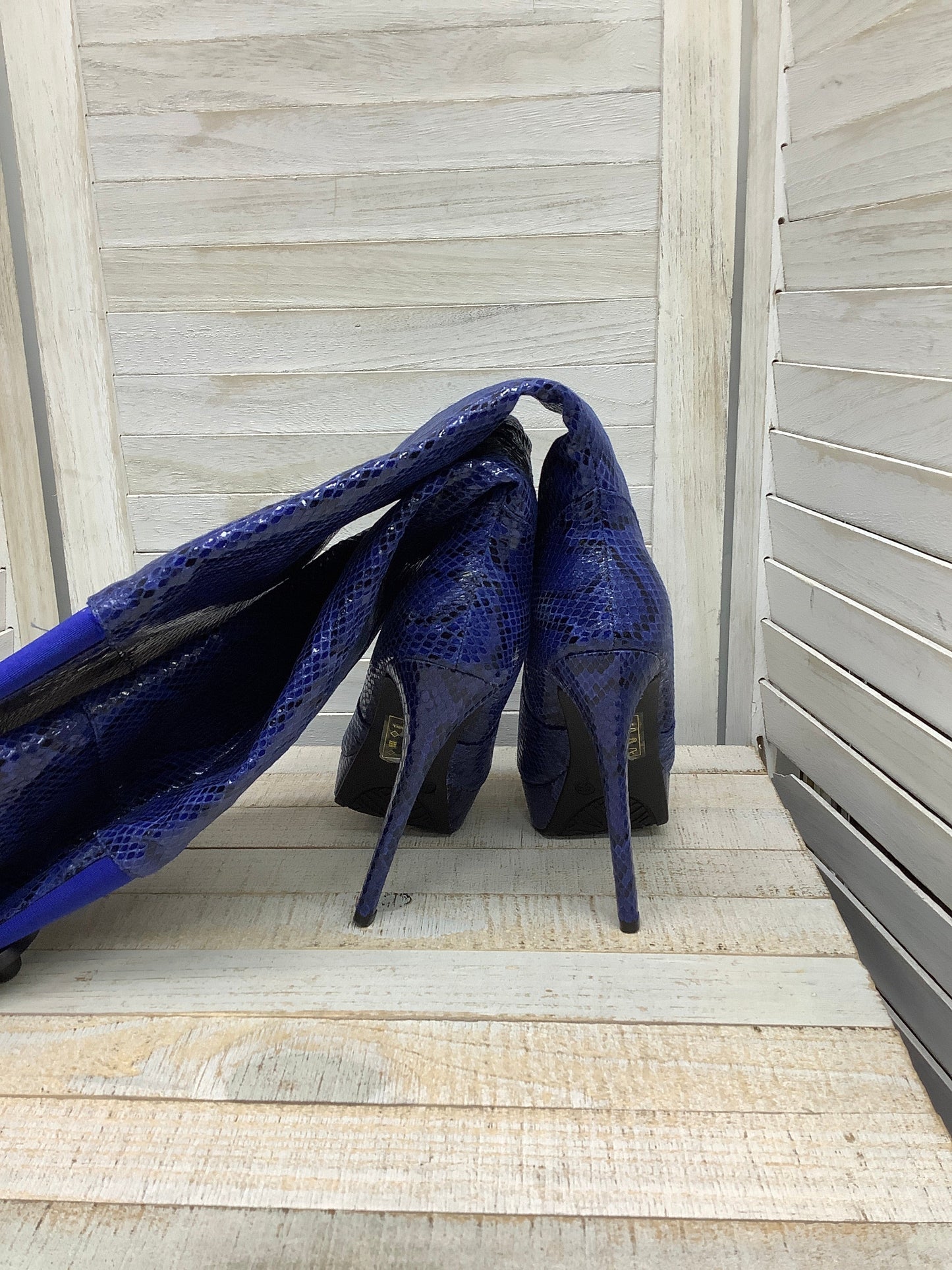 Boots Knee Heels By Clothes Mentor Size: 6.5