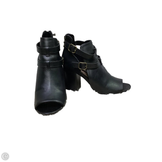 Boots Ankle Heels By Clothes Mentor In Black, Size: 5.5