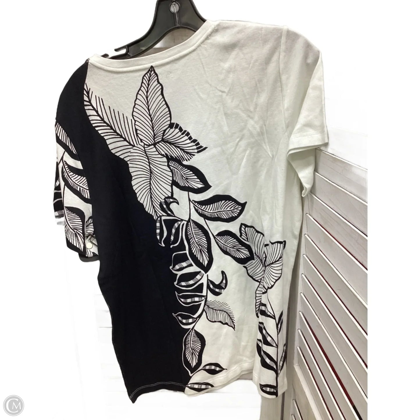Top Short Sleeve By Chicos In Black & White, Size: Xl
