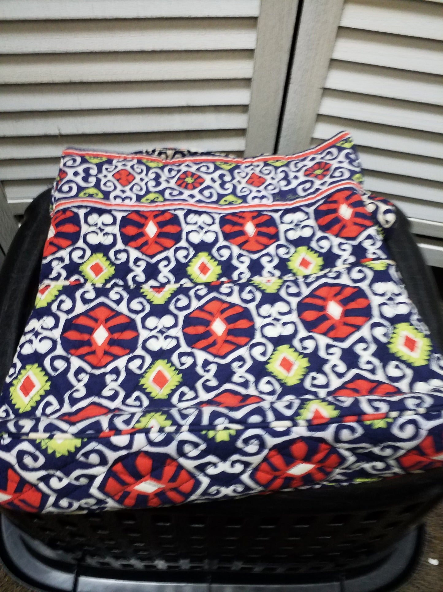 Handbag By Vera Bradley Size: Medium