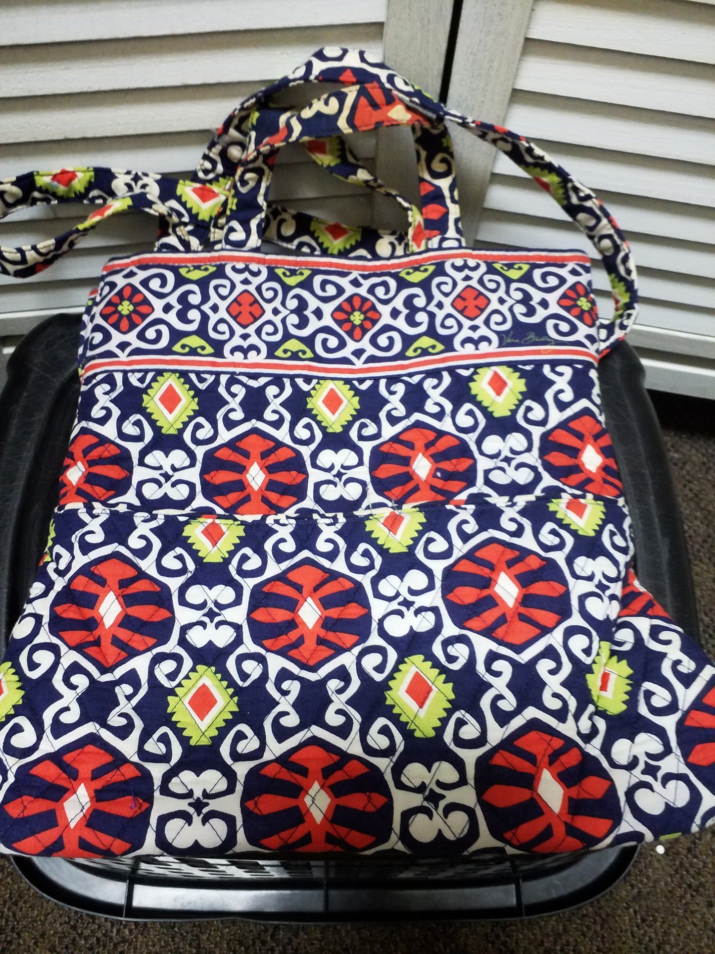 Handbag By Vera Bradley Size: Medium