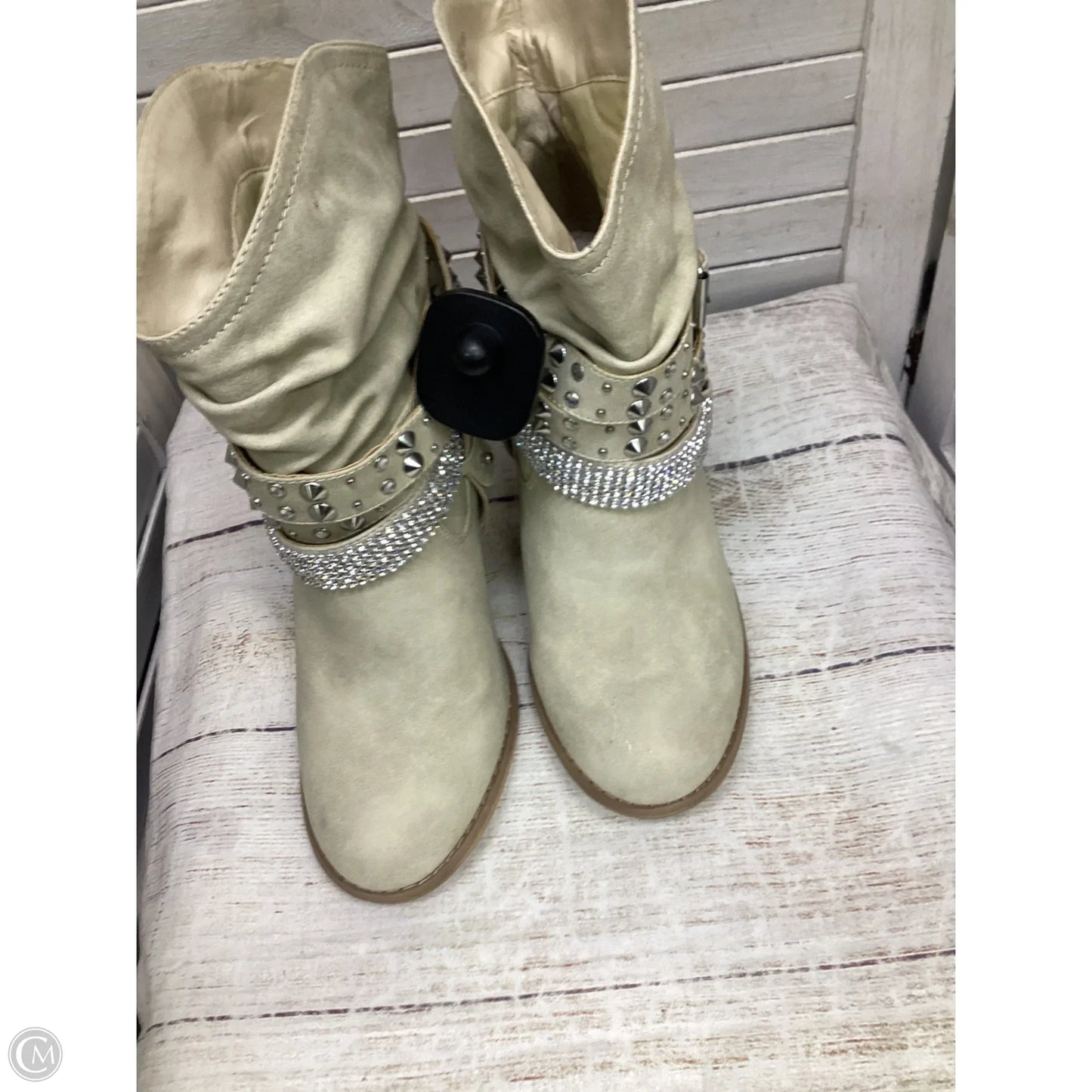 Boots Ankle Heels By Clothes Mentor In Ivory, Size: 9.5