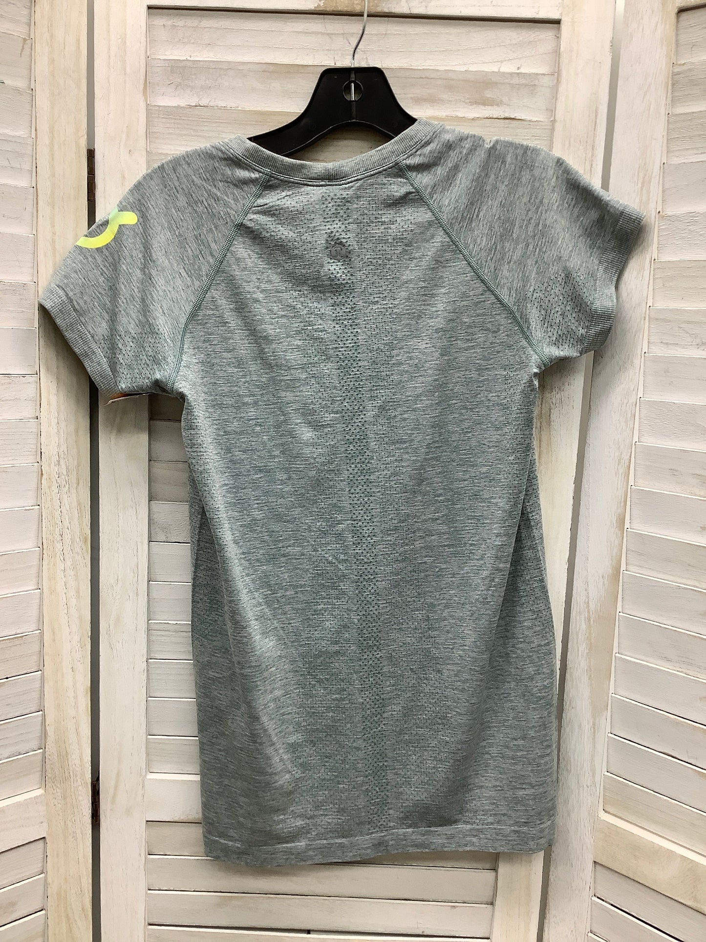 Athletic Top Short Sleeve By Lululemon Size: 8