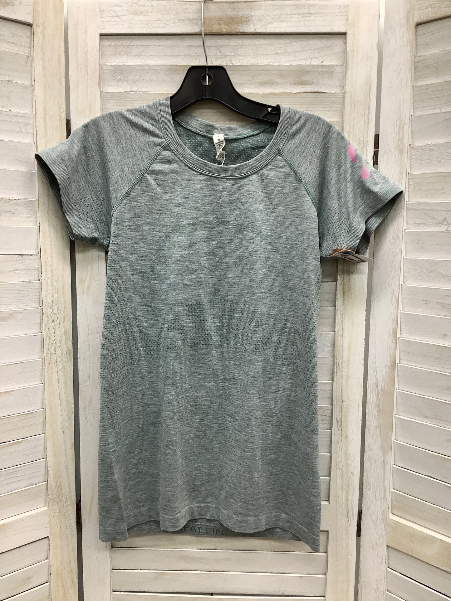 Athletic Top Short Sleeve By Lululemon Size: 8