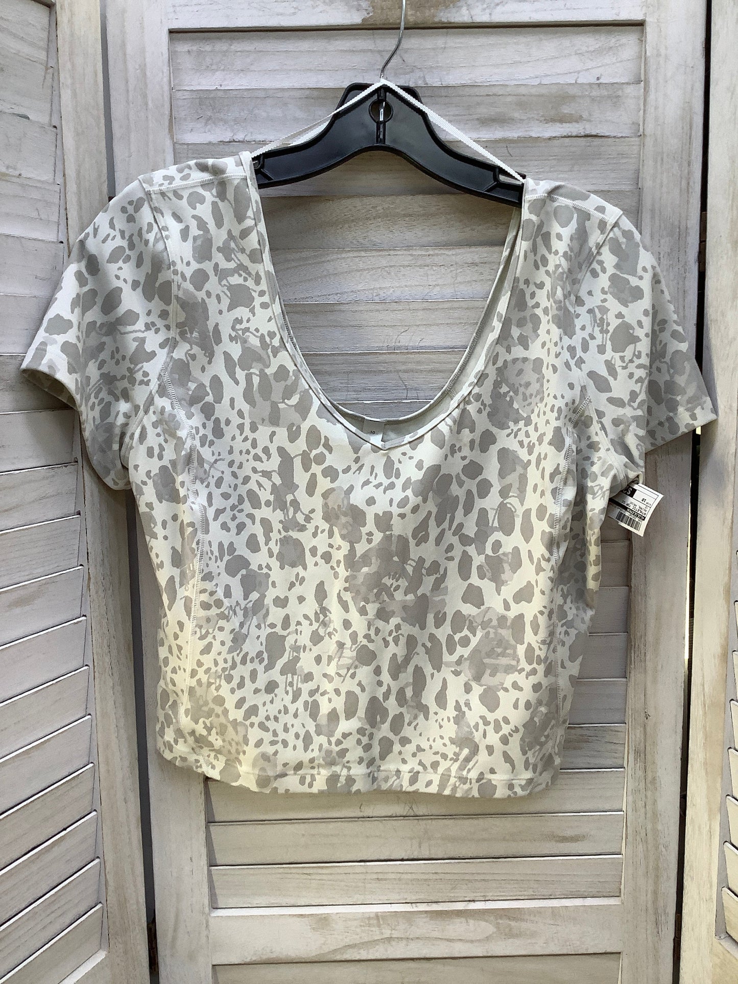 Athletic Top Short Sleeve By Lululemon Size: 10