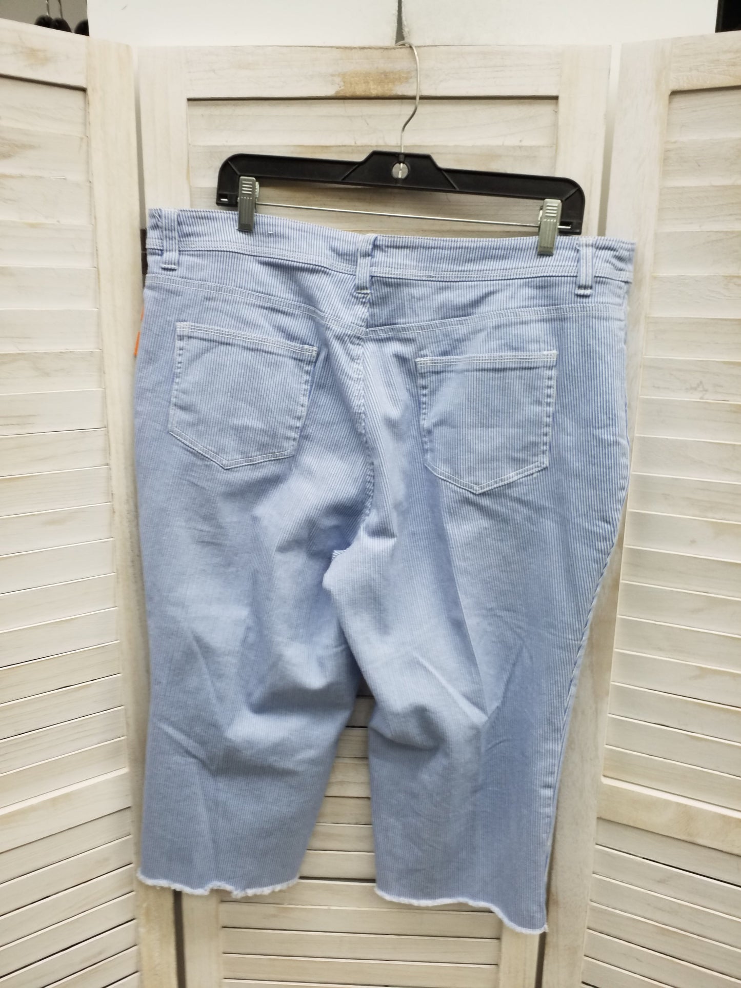 Pants Cropped By Christopher And Banks Size: 16