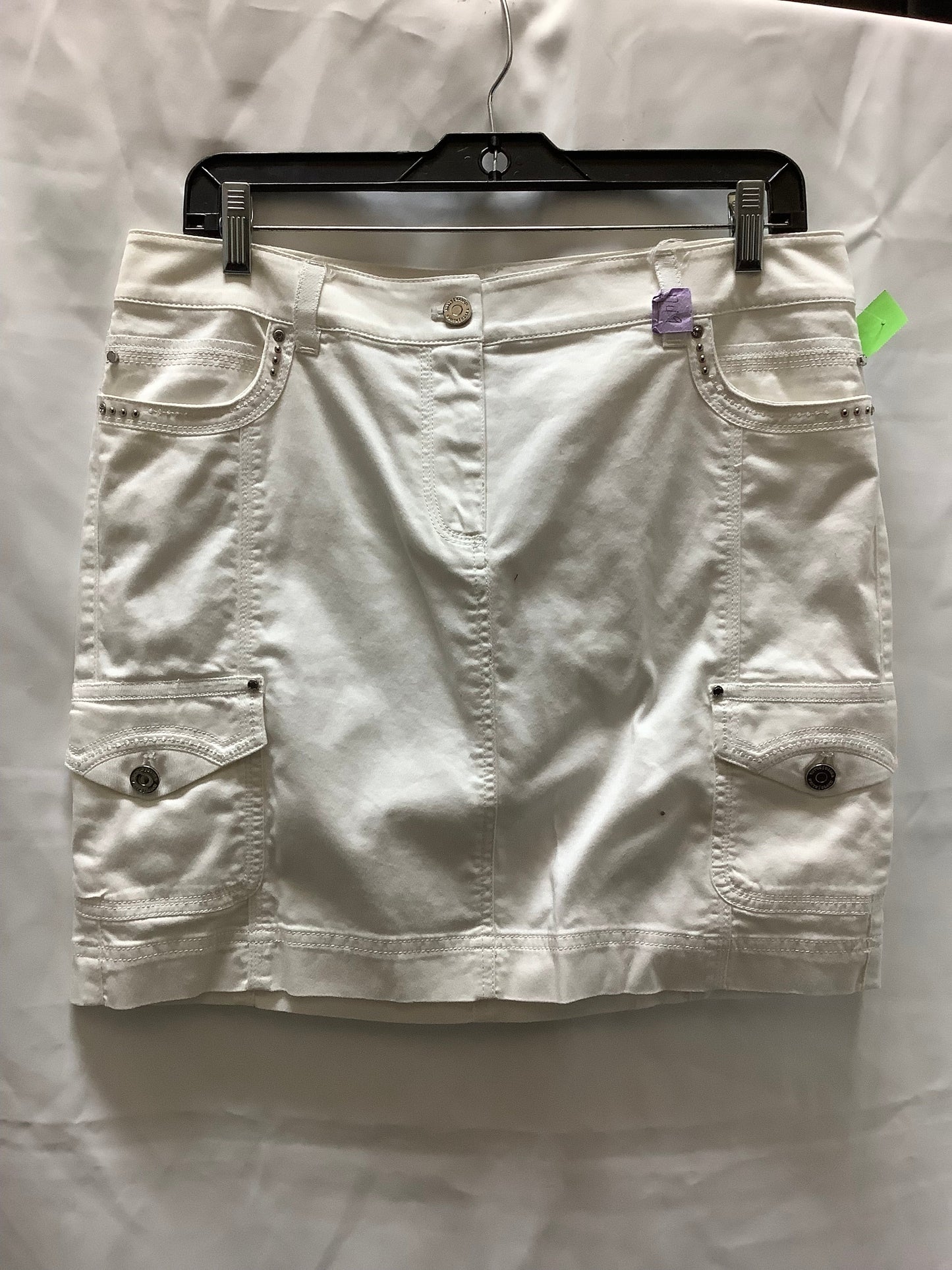 Skirt Mini & Short By White House Black Market Size: 6