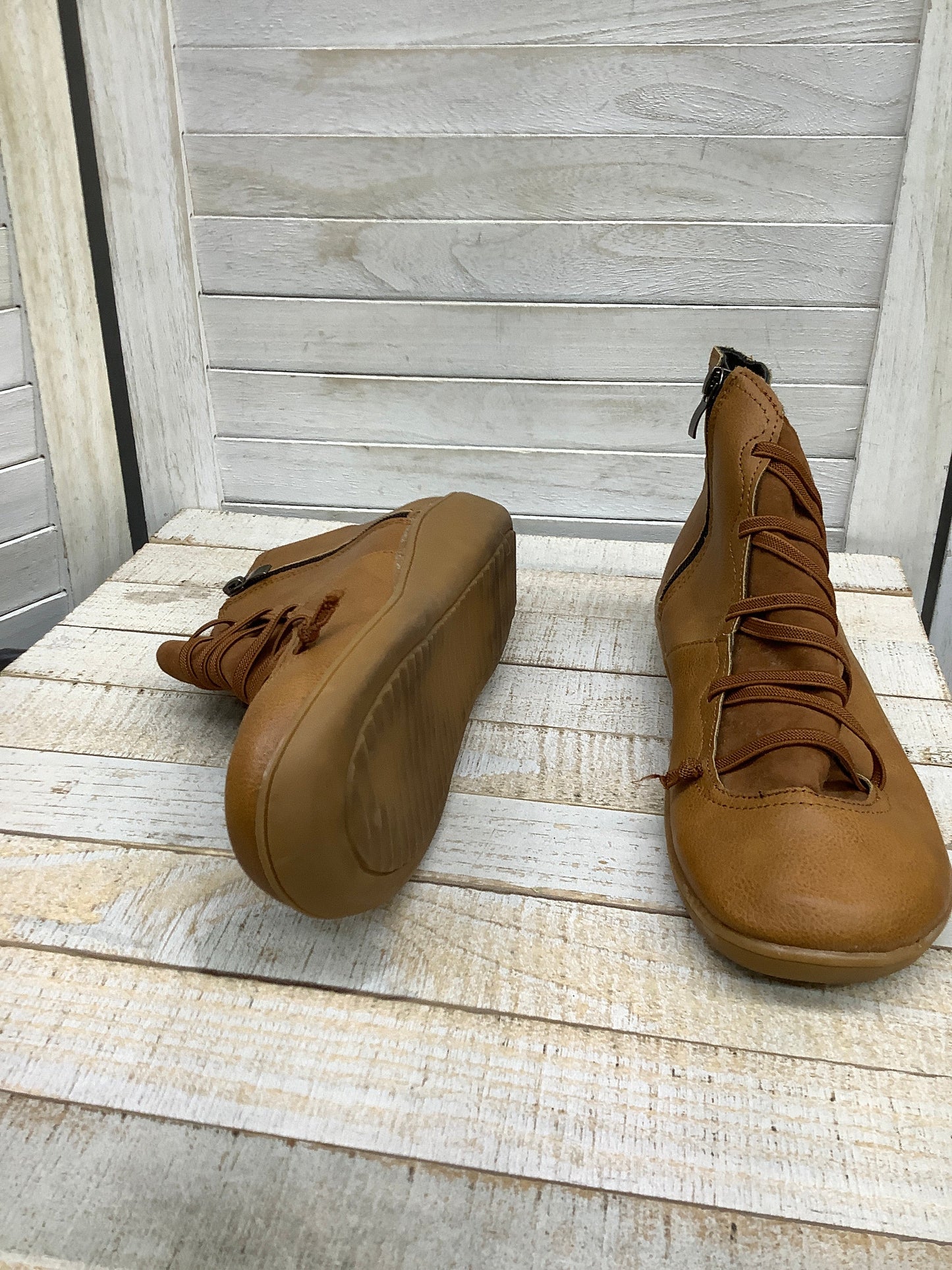 Boots Ankle Flats By Clothes Mentor Size: 7.5
