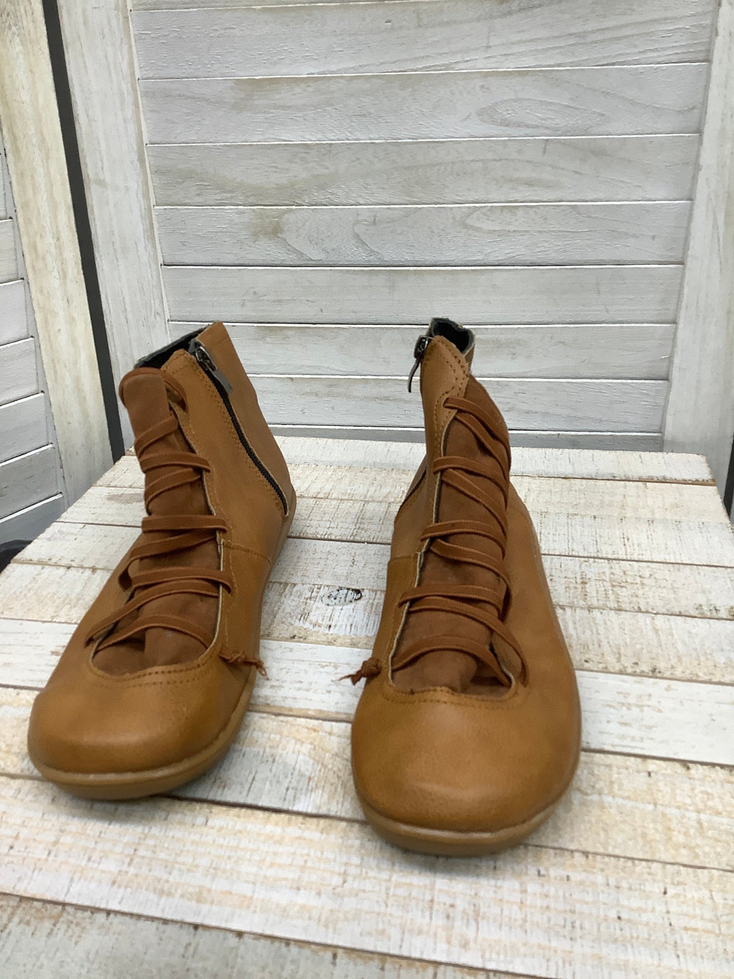 Boots Ankle Flats By Clothes Mentor Size: 7.5