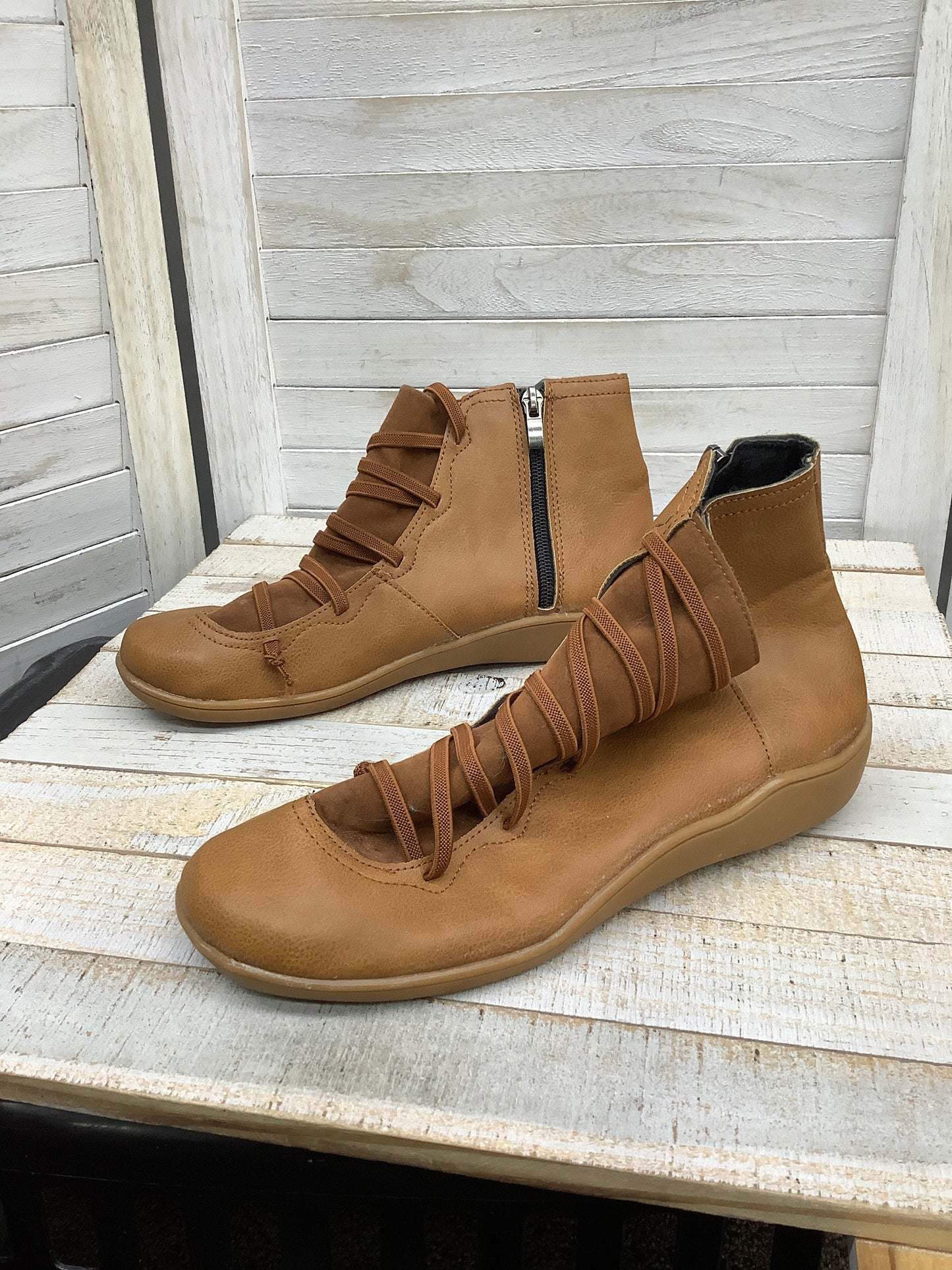 Boots Ankle Flats By Clothes Mentor Size: 7.5