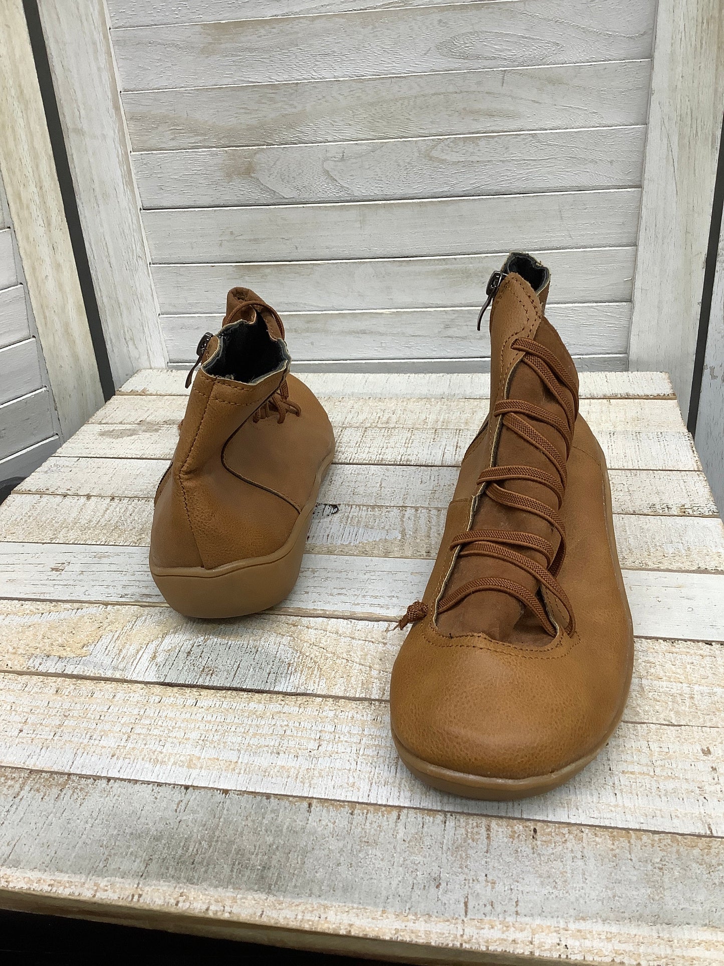 Boots Ankle Flats By Clothes Mentor Size: 7.5