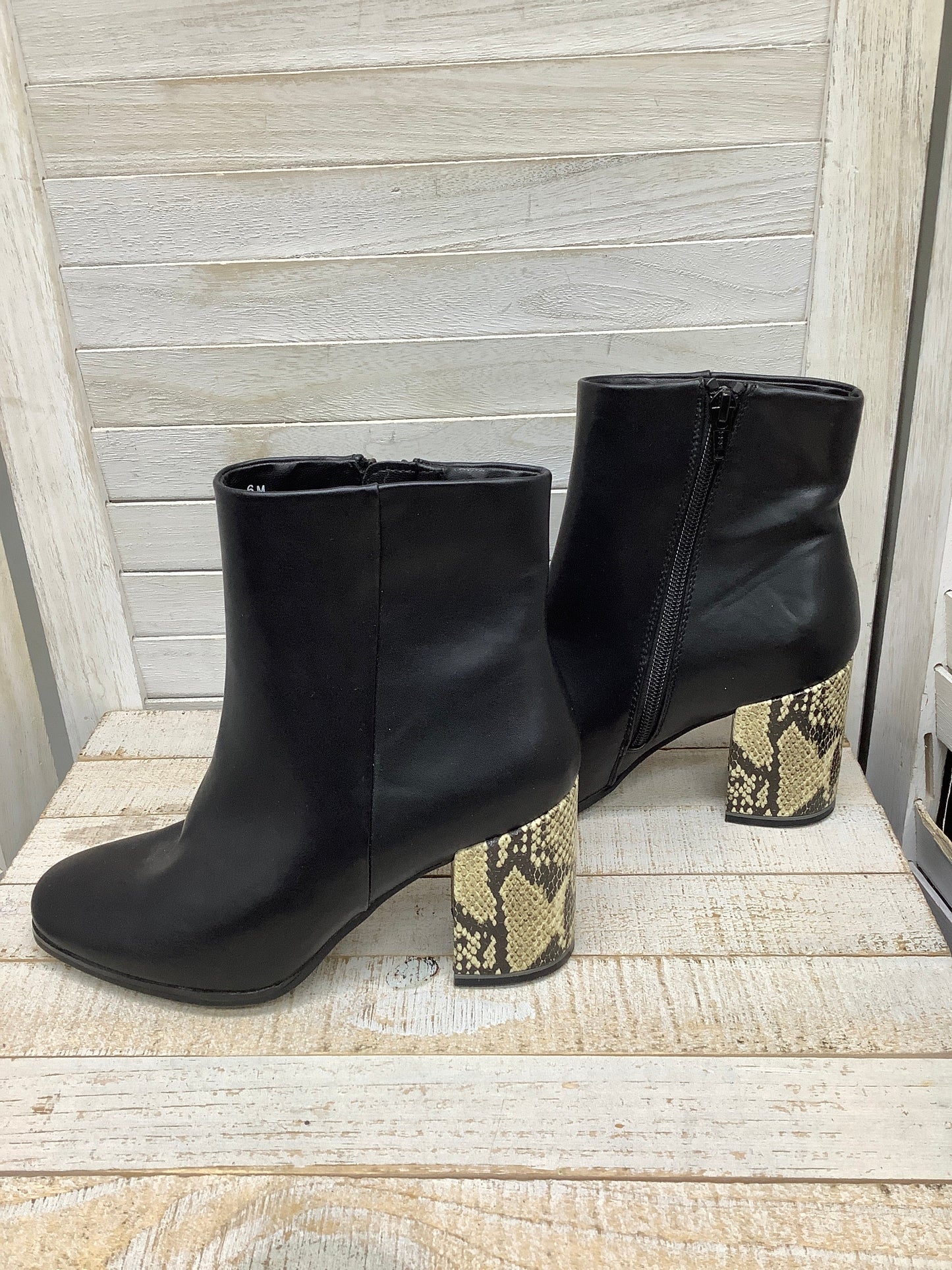 Boots Ankle Heels By Andrew Gellar Size: 6