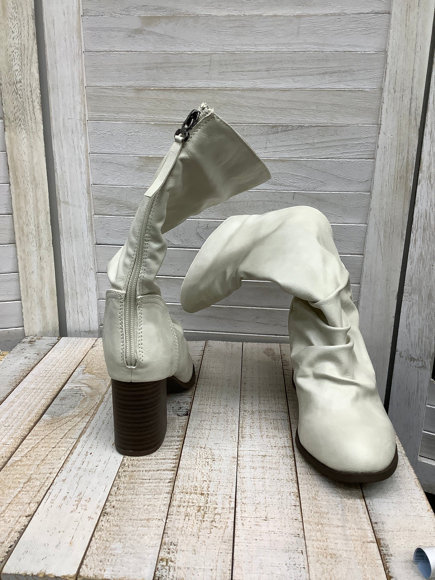 Boots Mid-calf Flats By Clothes Mentor Size: 5.5