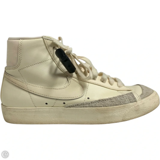 Shoes Sneakers By Nike In Cream, Size: 7
