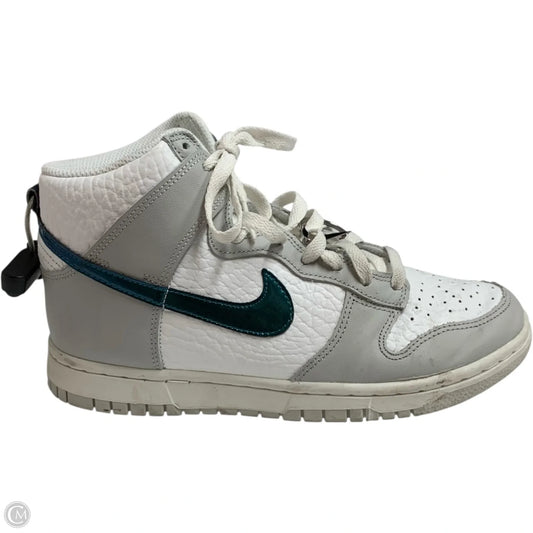 Shoes Sneakers By Nike In Green & White, Size: 8