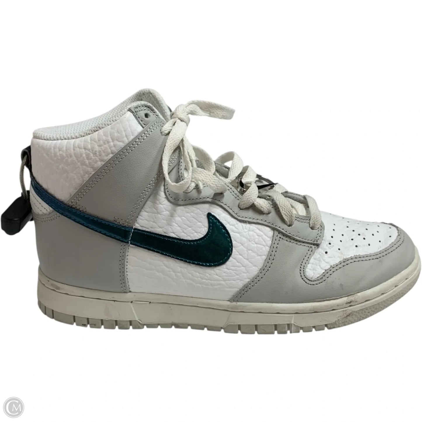 Shoes Sneakers By Nike In Green & White, Size: 8