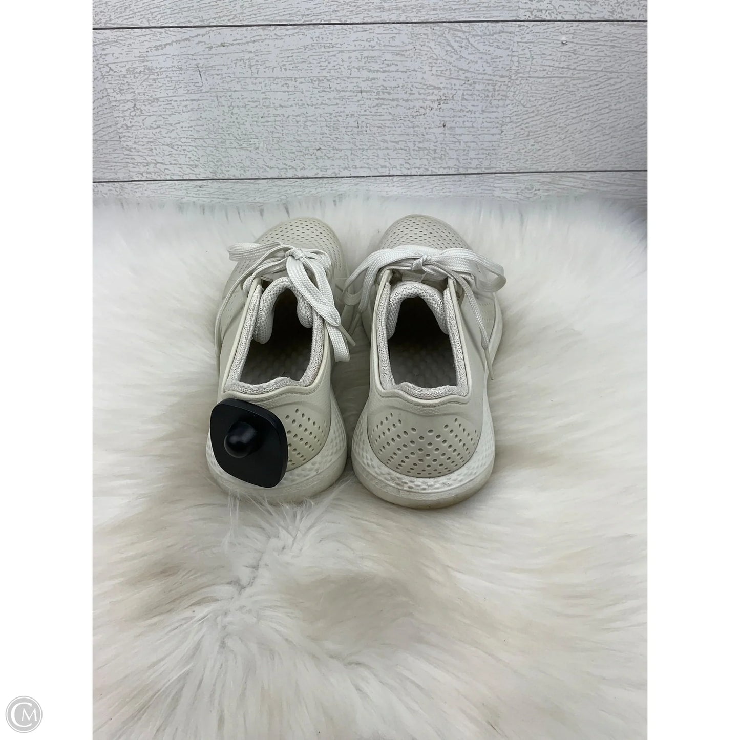 Shoes Sneakers By Crocs In Cream, Size: 8