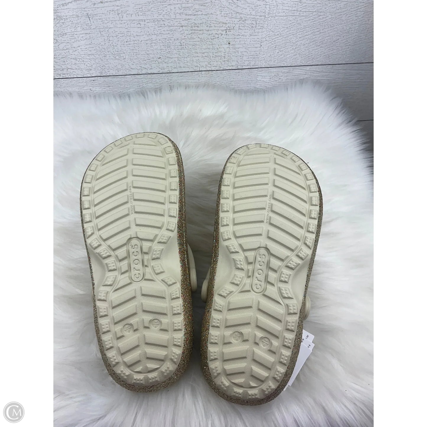 Shoes Flats By Crocs In Tan, Size: 8