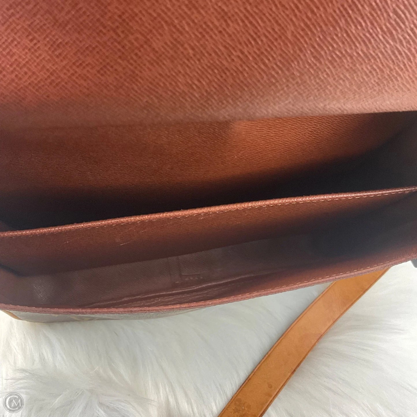 Crossbody Luxury Designer By Louis Vuitton, Size: Medium