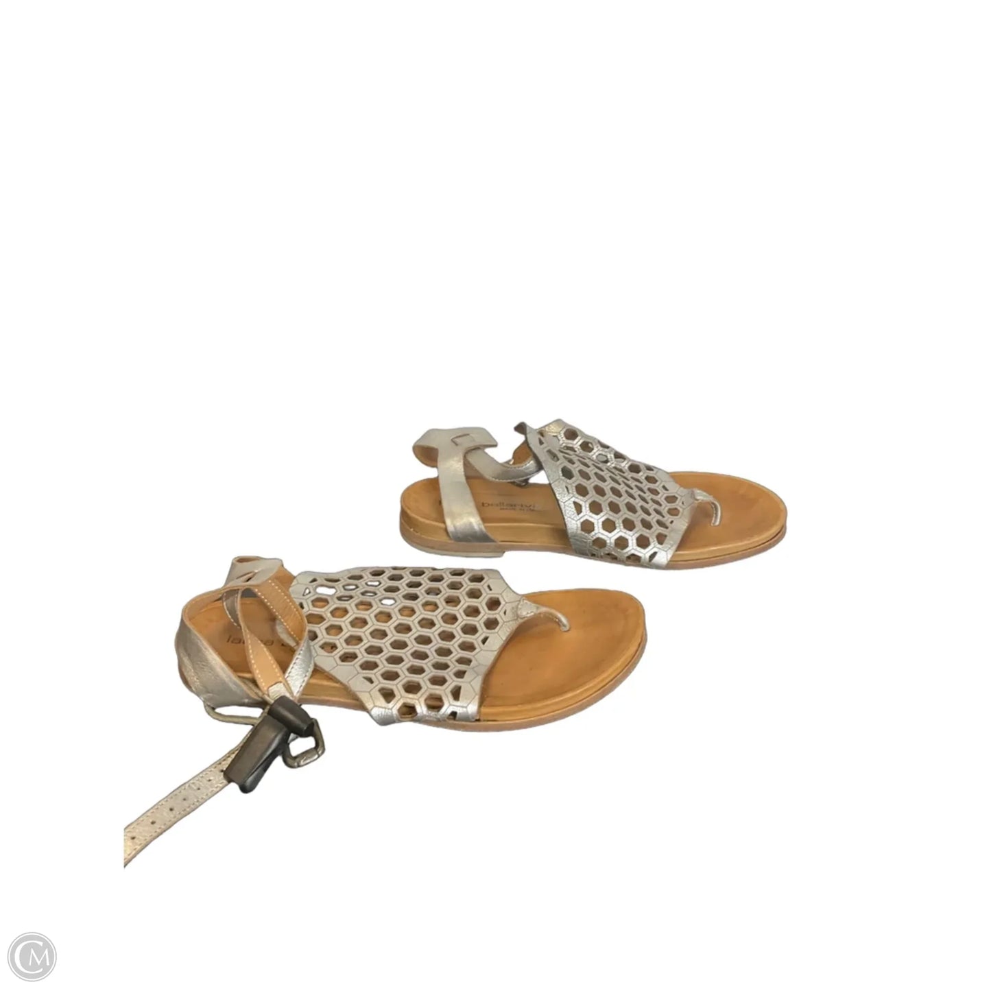 Sandals Flats By Clothes Mentor In Silver & Tan, Size: 7.5