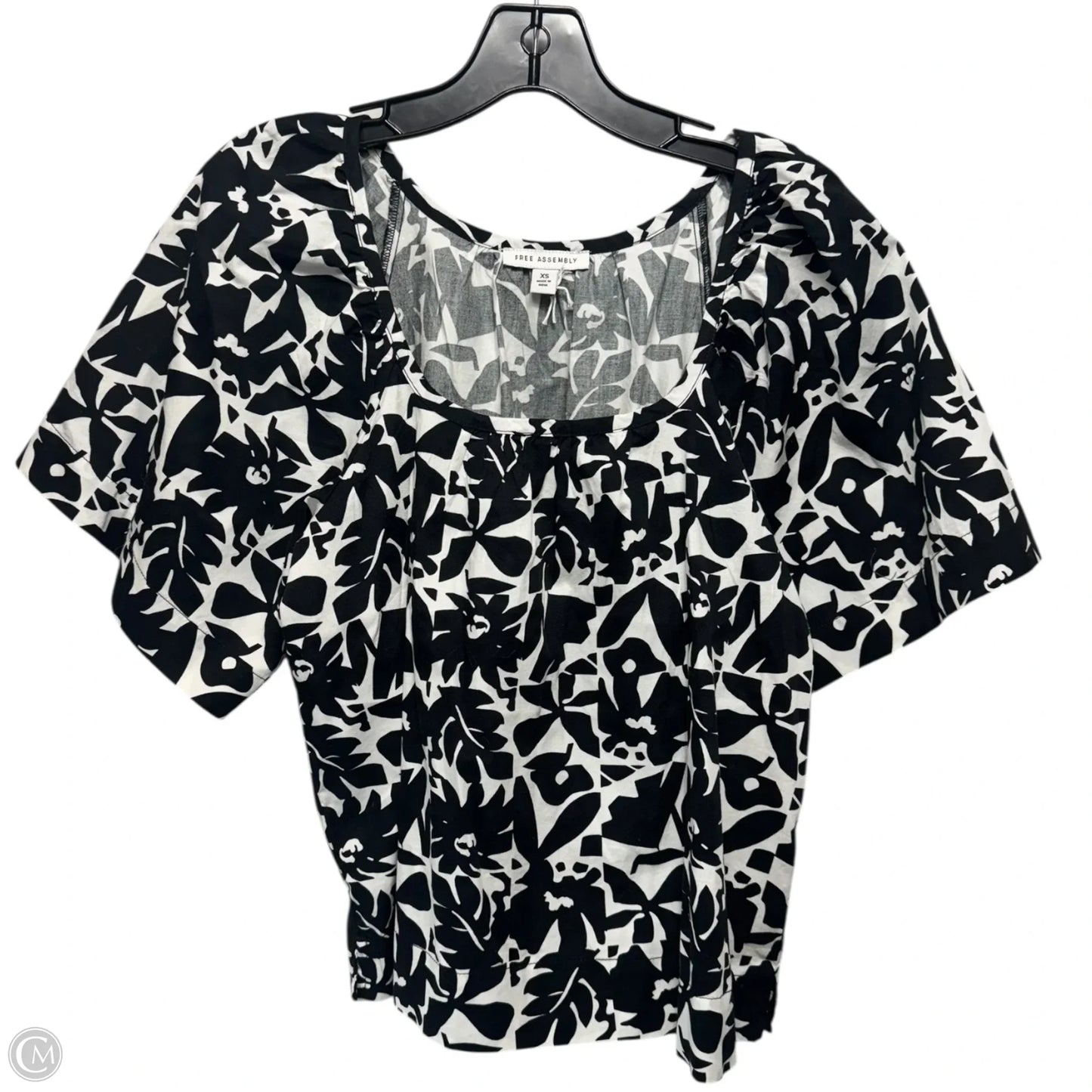 Top Short Sleeve By Free Assembly In Black & White, Size: Xs
