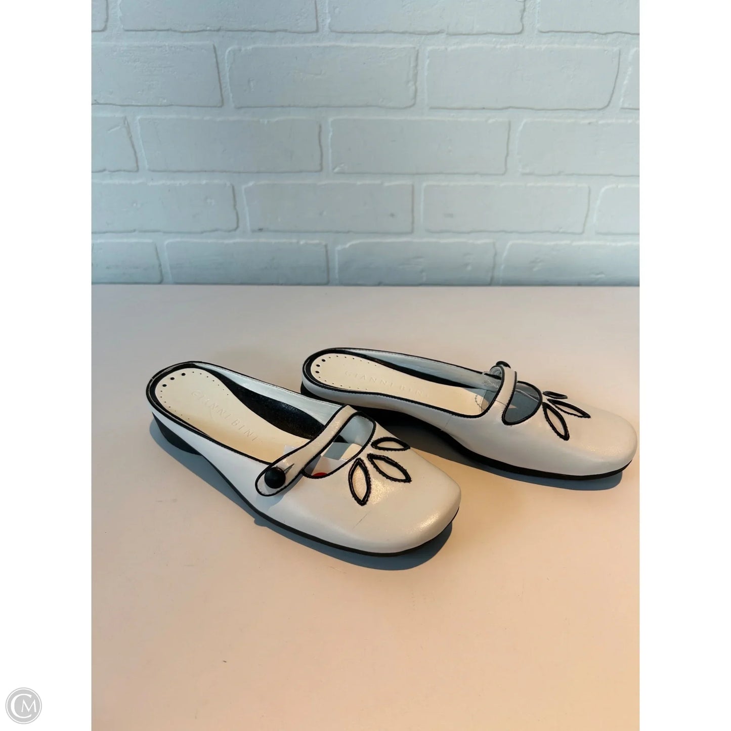 Shoes Flats By Gianni Bini In Black & White, Size: 6