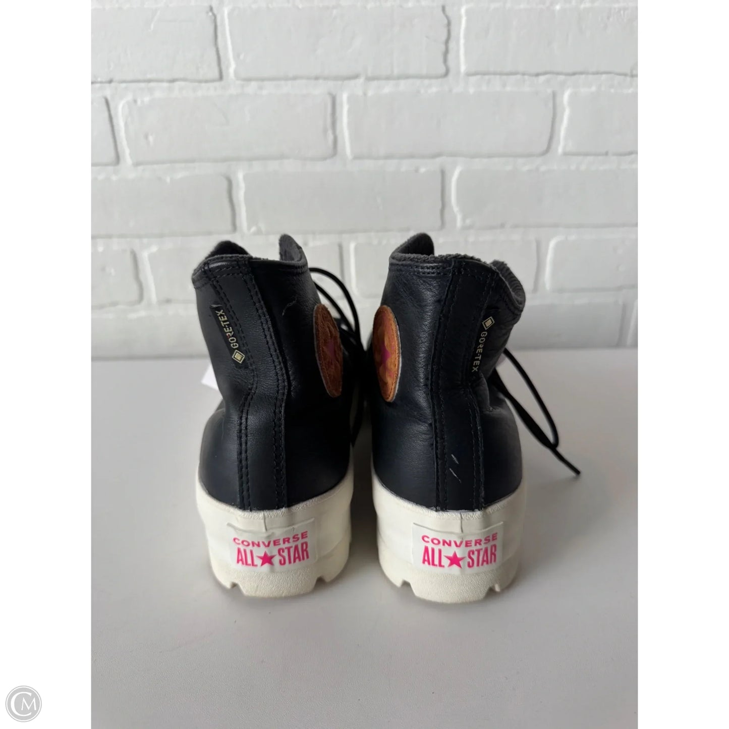 Shoes Sneakers By Converse In Black & White, Size: 10.5