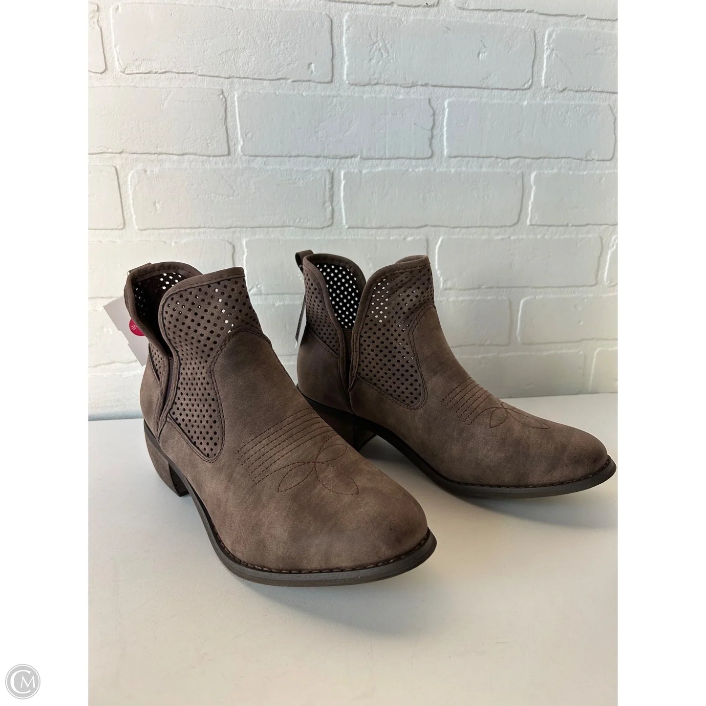 Boots Ankle Heels By Natural Reflections In Brown, Size: 9