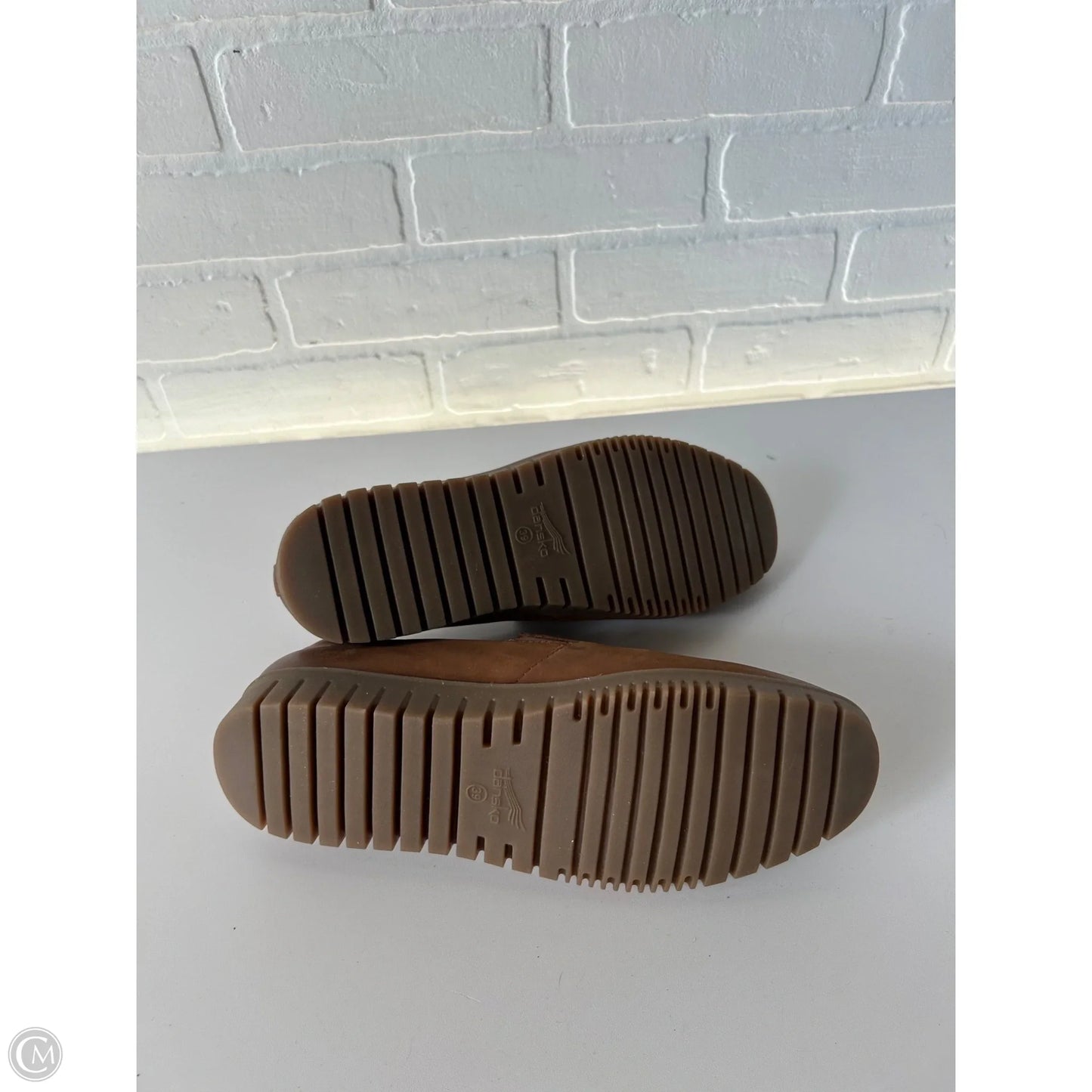 Shoes Flats By Dansko In Brown, Size: 8.5