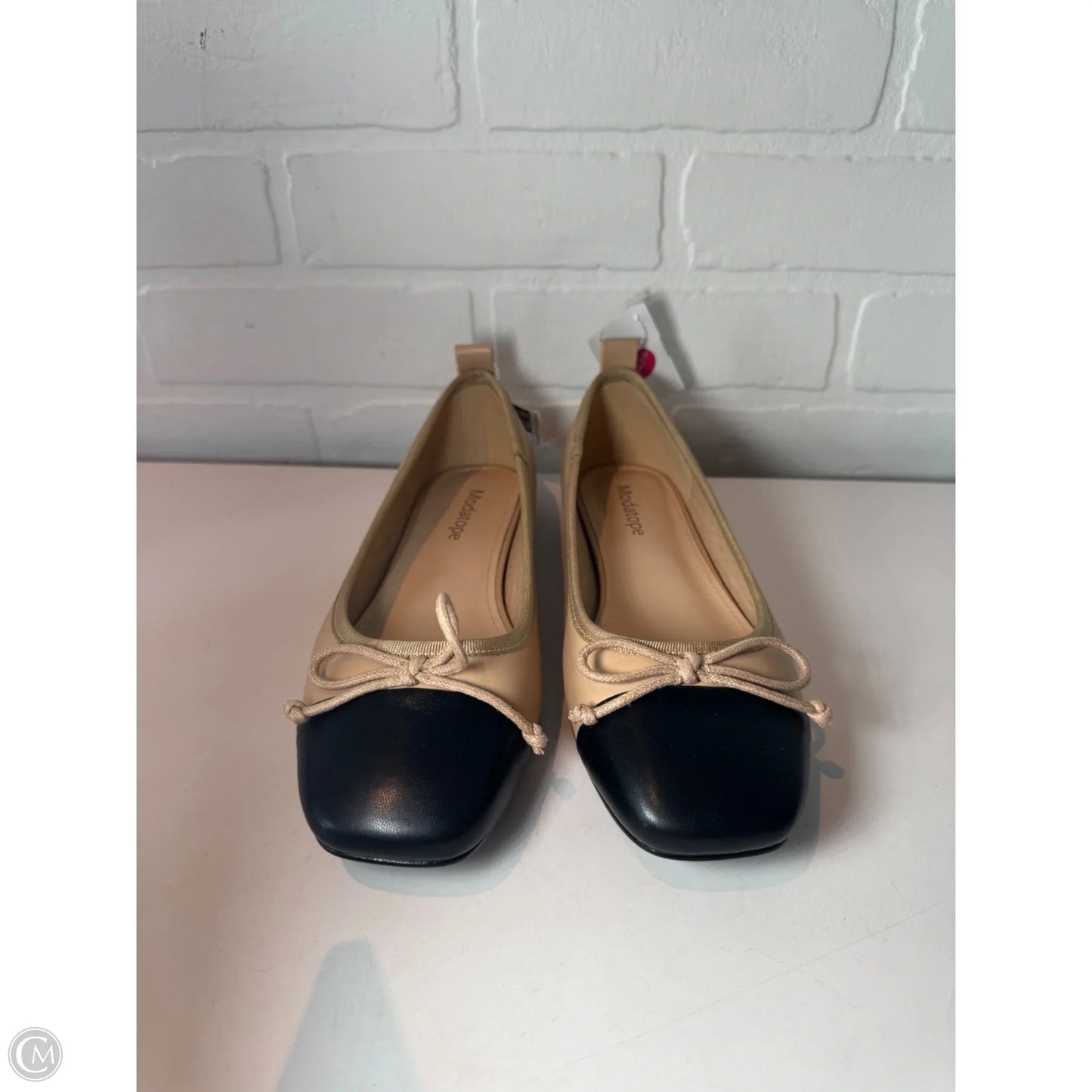 Shoes Flats By Clothes Mentor In Black & Tan, Size: 7.5