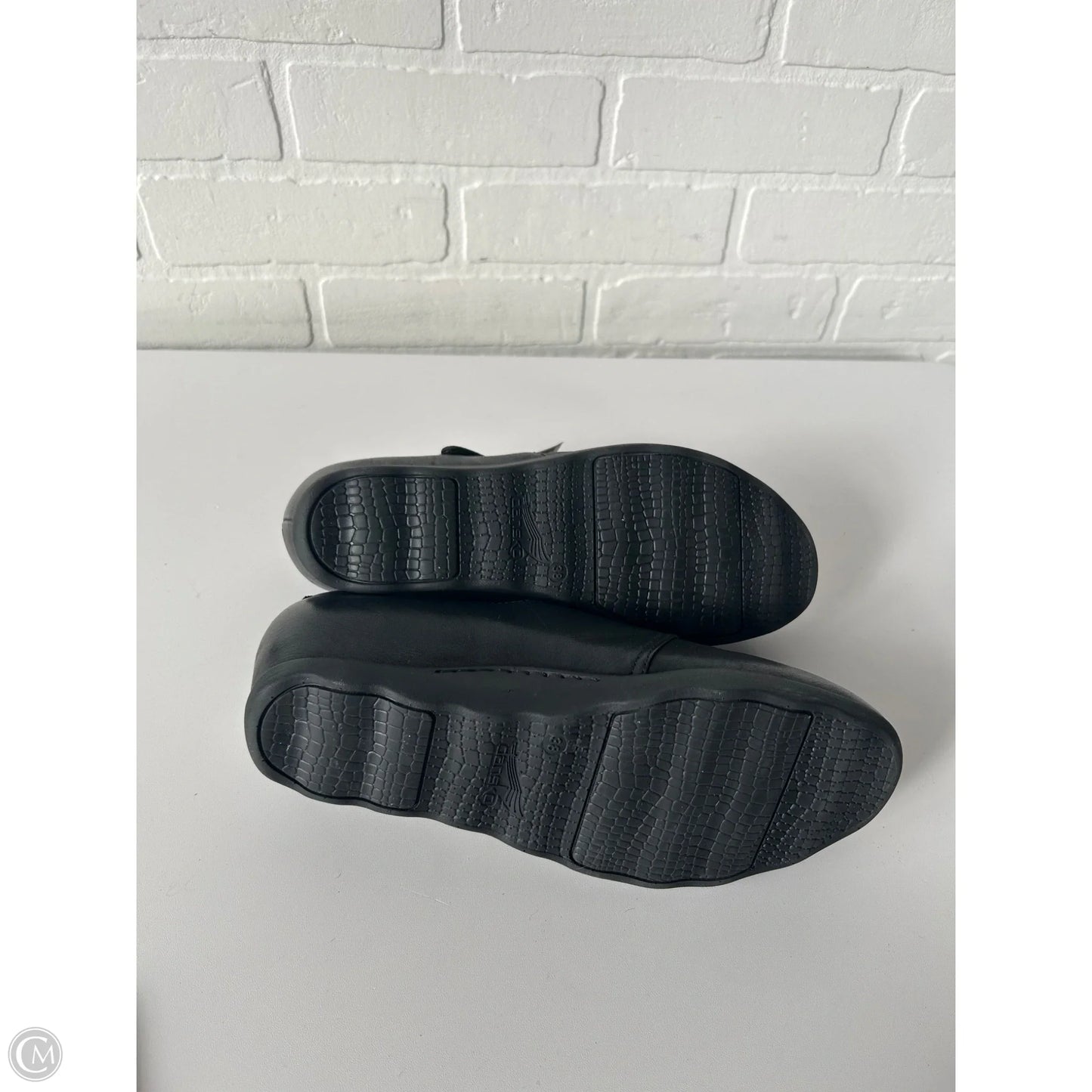 Shoes Flats By Dansko In Black, Size: 7.5