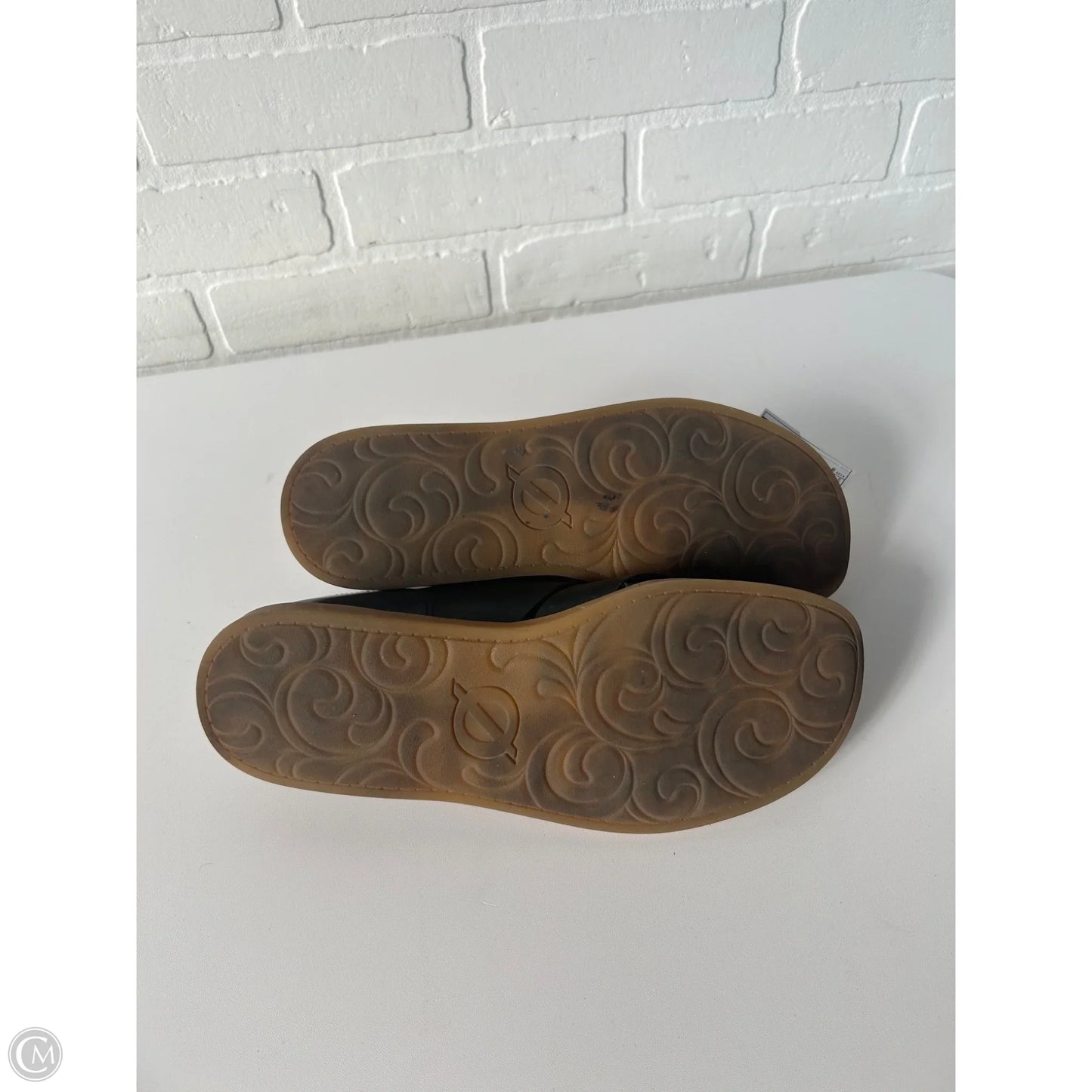 Sandals Flats By Boc In Black & Tan, Size: 9