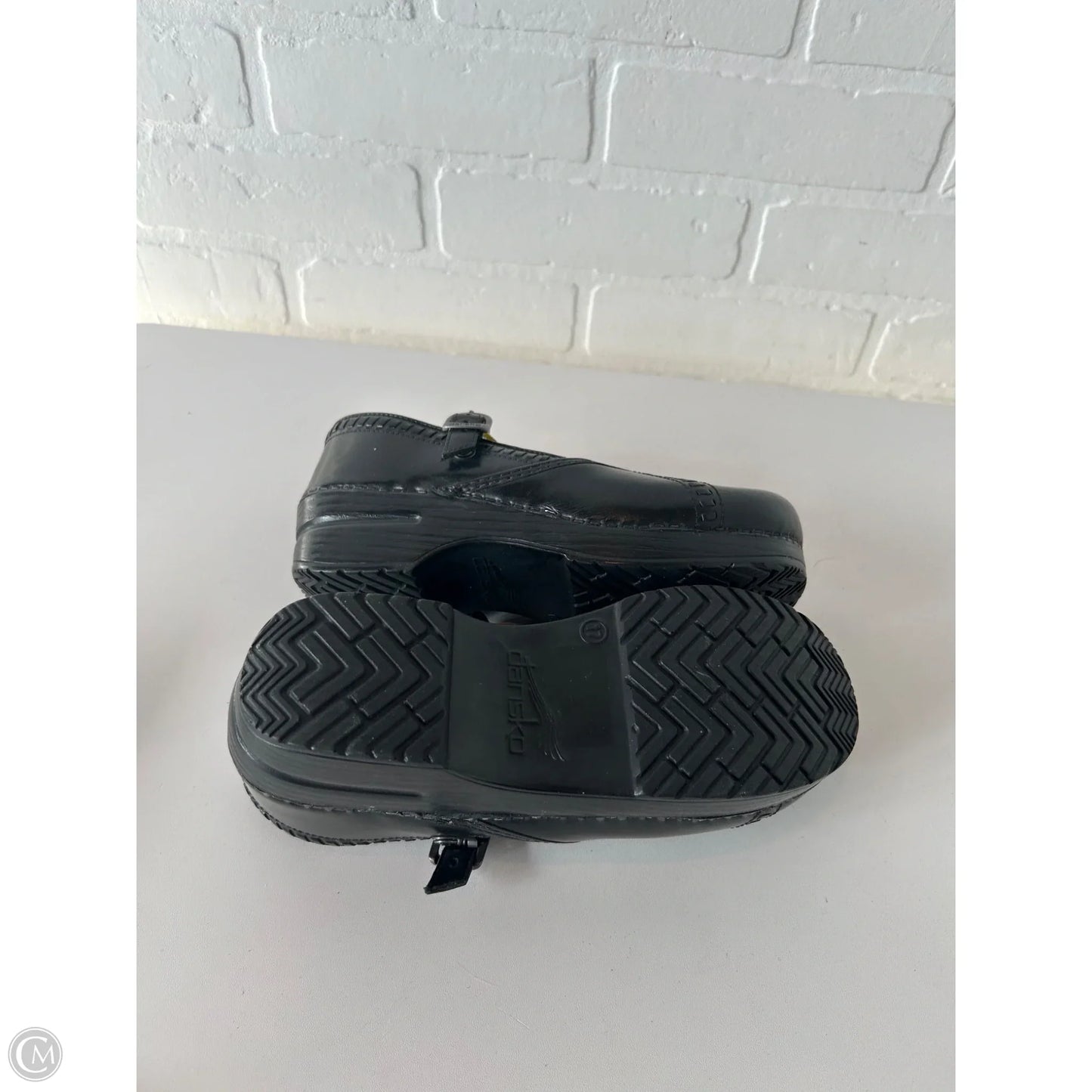 Shoes Flats By Dansko In Black, Size: 6.5