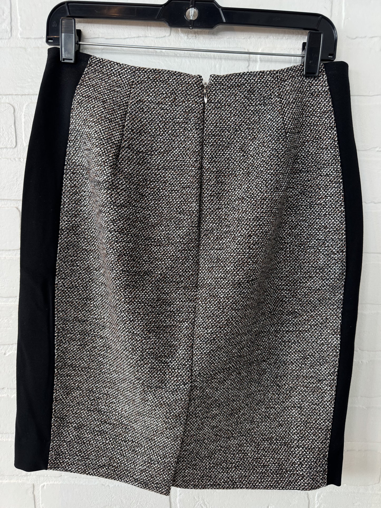 Skirt Mini & Short By White House Black Market Size: 6