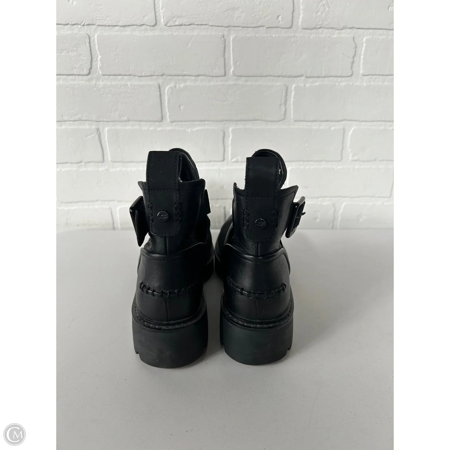 Boots Designer By Ugg In Black, Size: 8.5