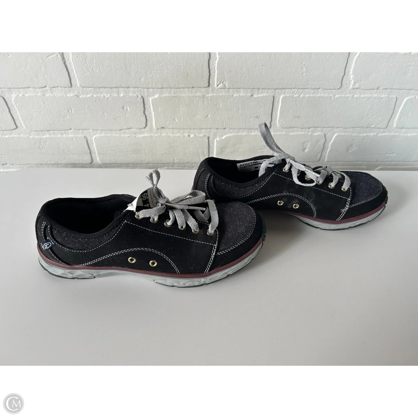 Shoes Sneakers By Dr Scholls In Black, Size: 8