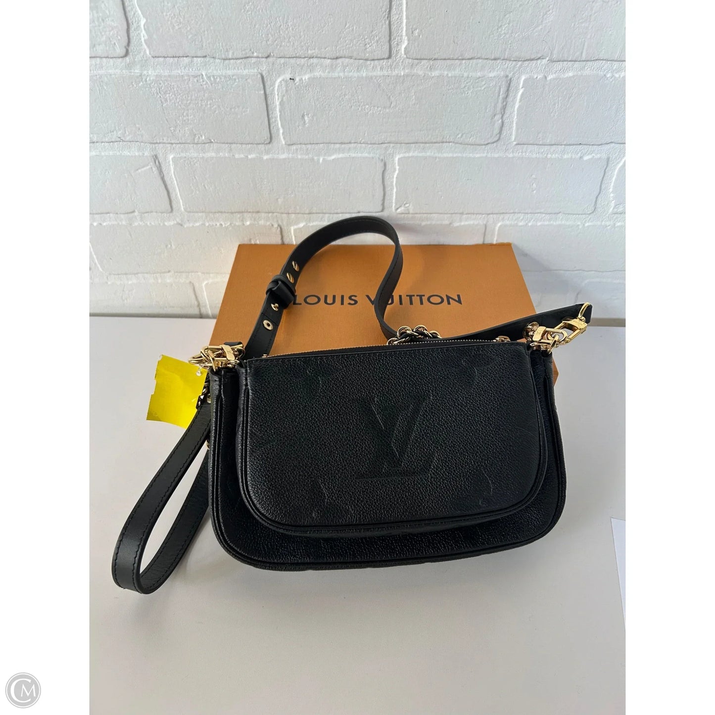 Crossbody Luxury Designer By Louis Vuitton, Size: Small