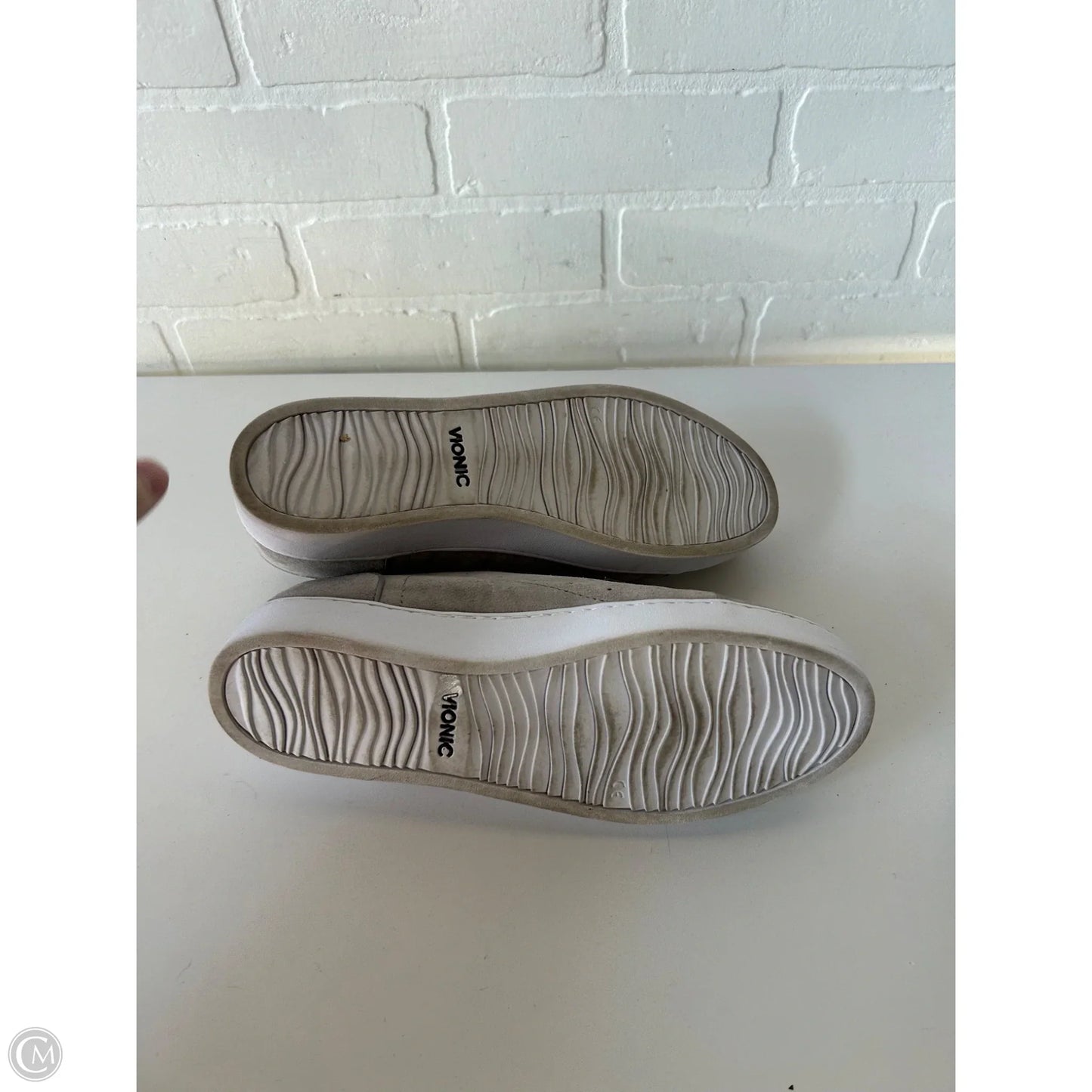 Shoes Sneakers By Vionic In Grey, Size: 9.5