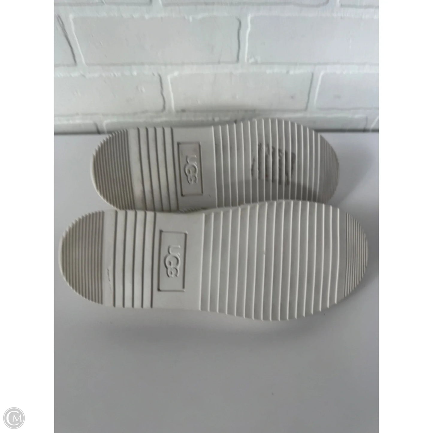 Shoes Designer By Ugg In White, Size: 5.5