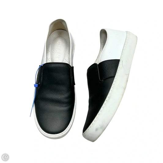 Shoes Luxury Designer By Chanel In Black & White, Size: 7.5
