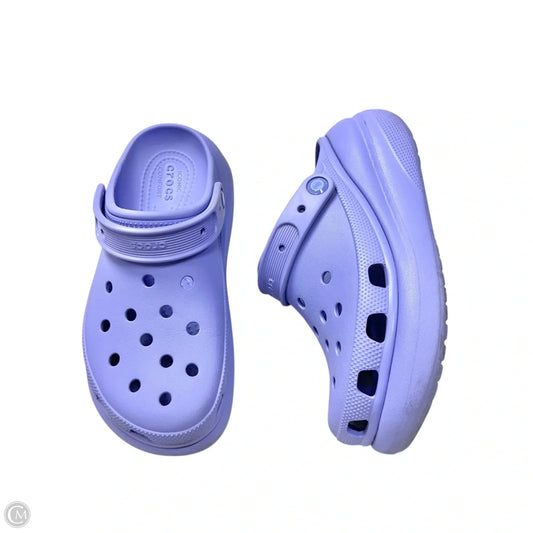 Shoes Flats By Crocs In Purple, Size: 8