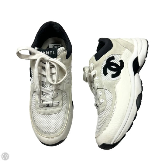 Shoes Luxury Designer By Chanel In White, Size: 8