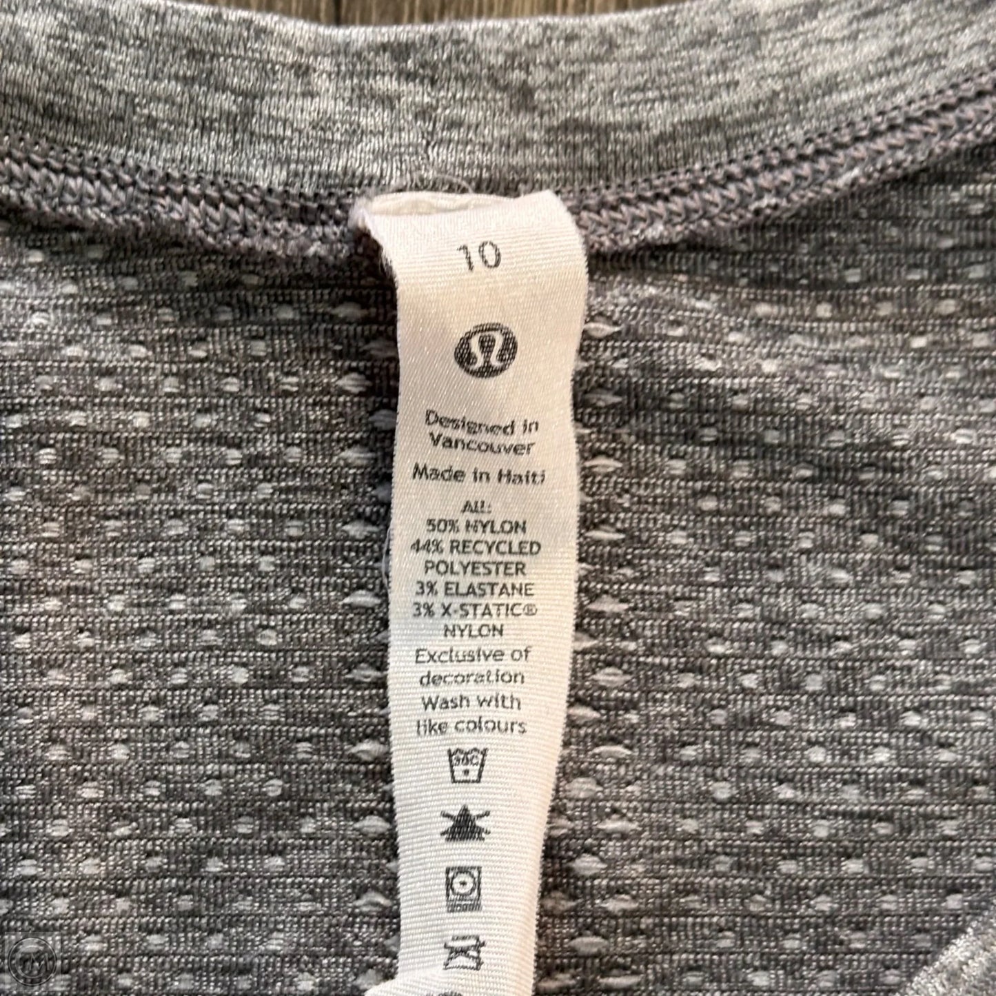 Athletic Top Long Sleeve Crewneck By Lululemon In Grey, Size: M