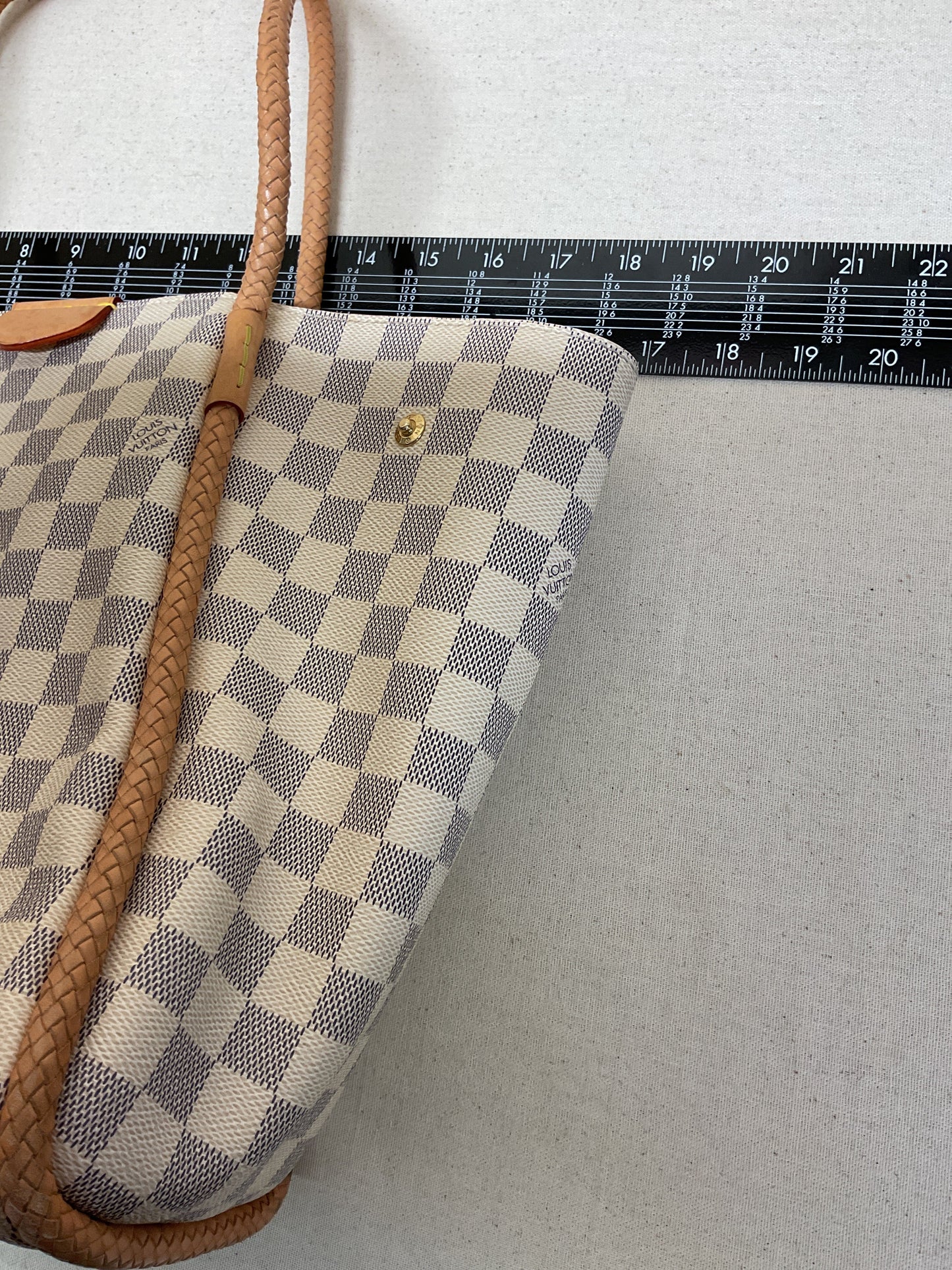 Handbag Luxury Designer By Louis Vuitton In Grey & White, Size:Medium